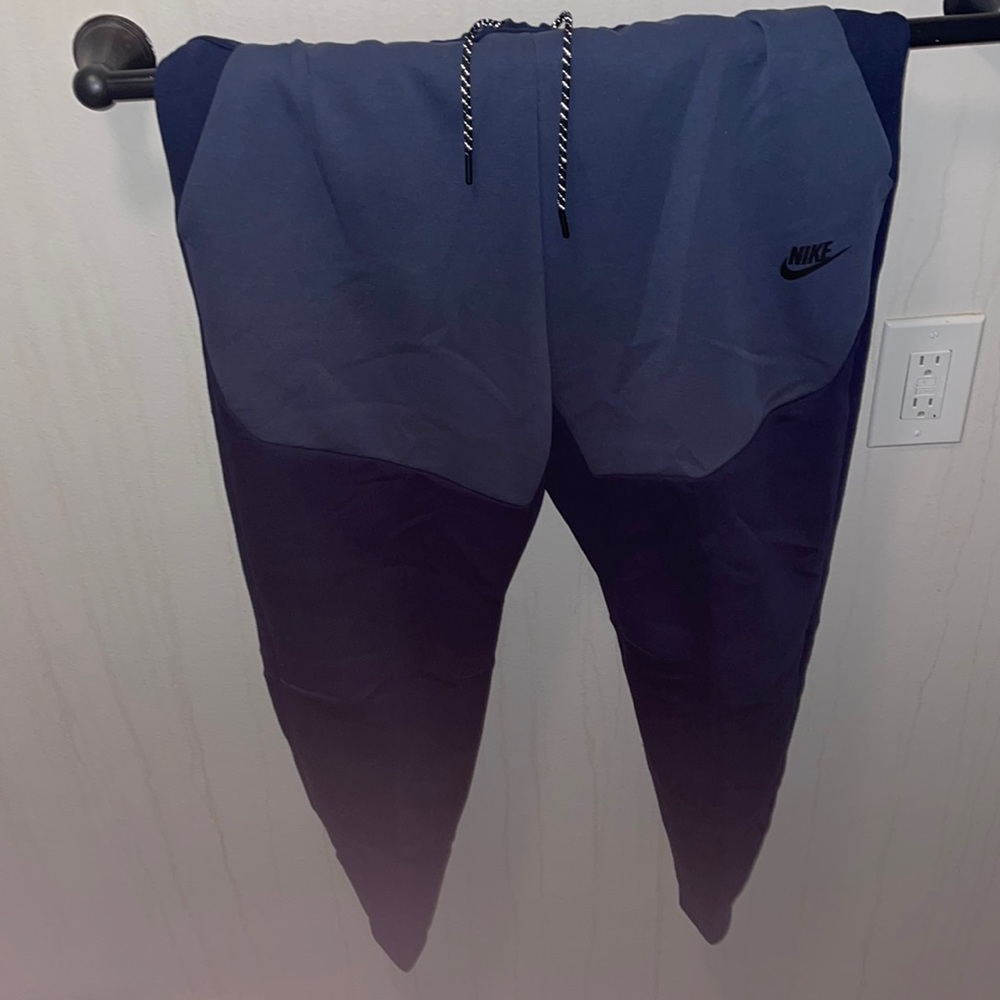Brand New Nike sports wear tech fleece